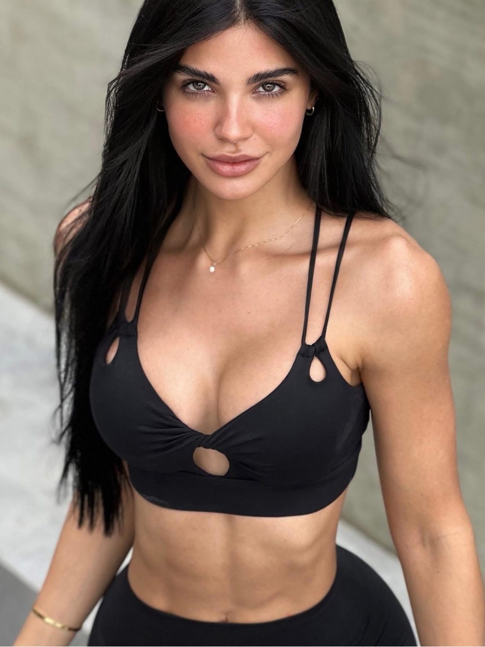 BOMBSHELL Sportstwear Twist Front Sports Bra - Picture 3 of 9